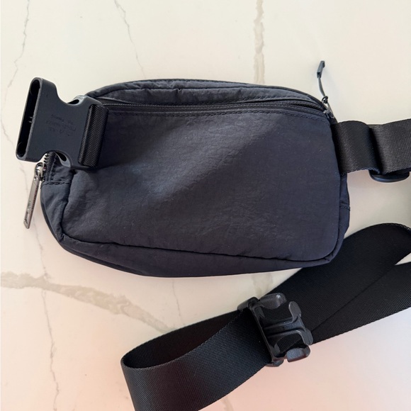 Lululemon Crossbody Bag & Card Case - Picture 11 of 16